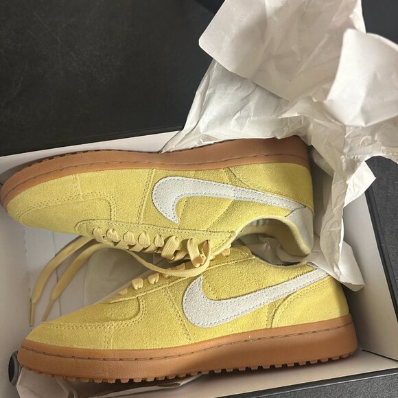 Nike Field General Soft Yellow White Womans IF1743-700 size 9.5 - Picture 1 of 8